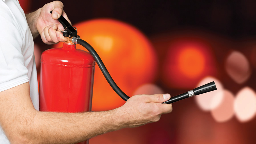 Conduite à tenir en cas d’incendie en ERP : procédure d’évacuation 3 Sécurité et Sérénité Assurée Alise SSI utiliser un extincteur